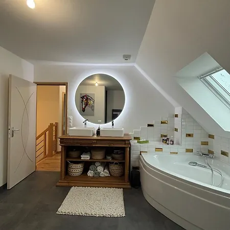 Au Milieu De La Hague, 5 Personnes * Branville-Hague