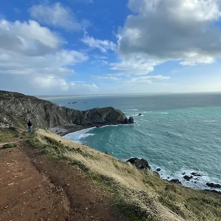 Au Milieu De La Hague, 5 Personnes * Branville-Hague