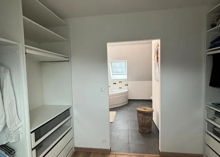 Au Milieu De La Hague, 5 Personnes Branville-Hague