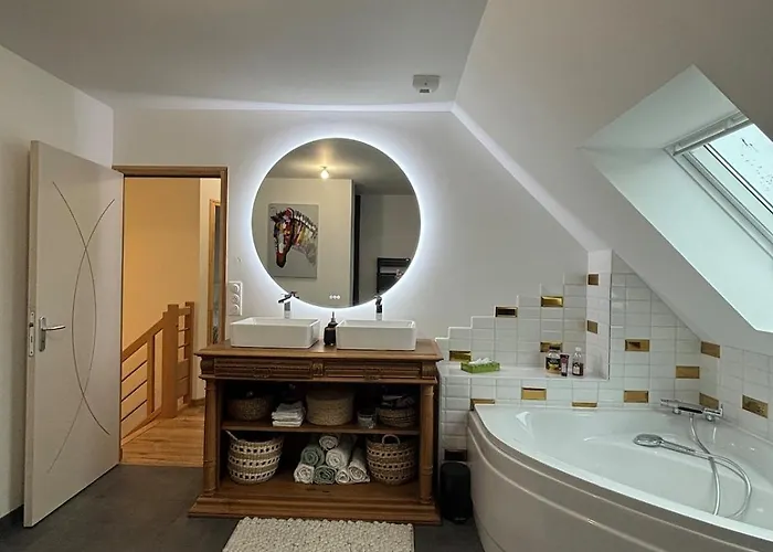 Au Milieu De La Hague, 5 Personnes * Branville-Hague