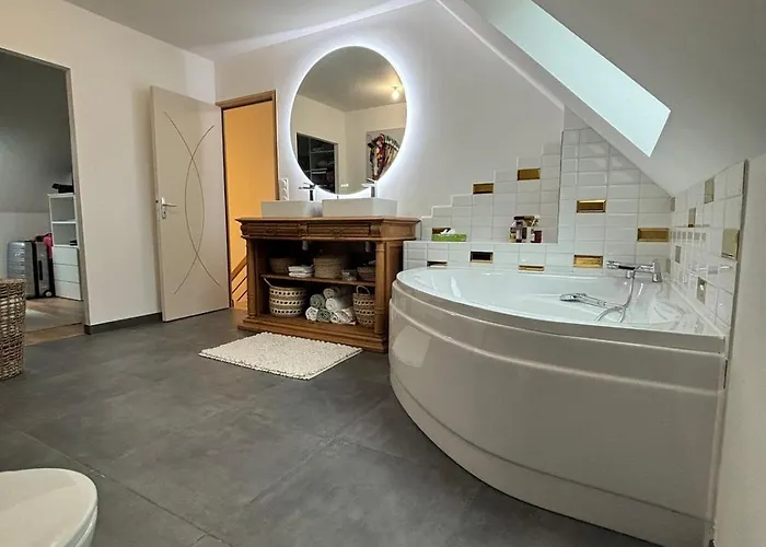 Au Milieu De La Hague, 5 Personnes