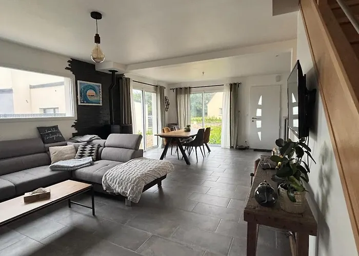 Au Milieu De La Hague, 5 Personnes