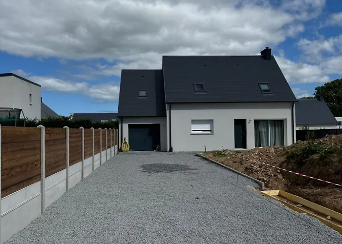 Au Milieu De La Hague, 5 Personnes * Branville-Hague