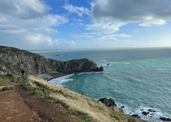 Au Milieu De La Hague, 5 Personnes * Branville-Hague