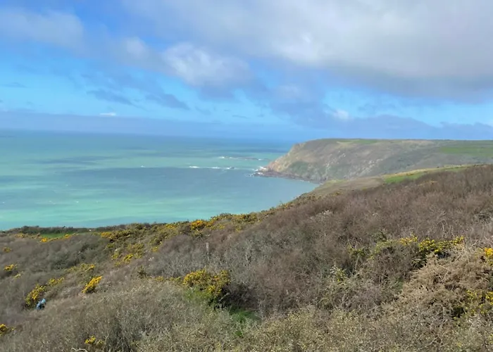 Au Milieu De La Hague, 5 Personnes * Branville-Hague