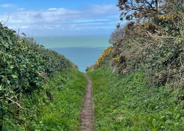 Au Milieu De La Hague, 5 Personnes * Branville-Hague